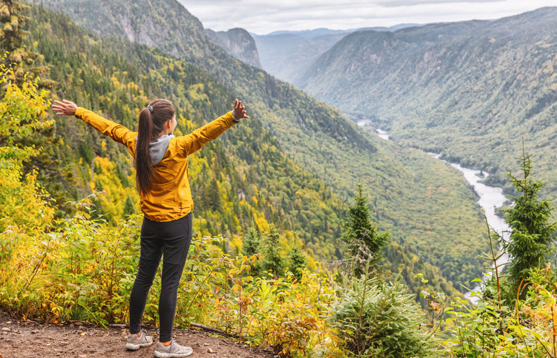 api-abroad-canada-student-mountains-study-abroad-1120x720