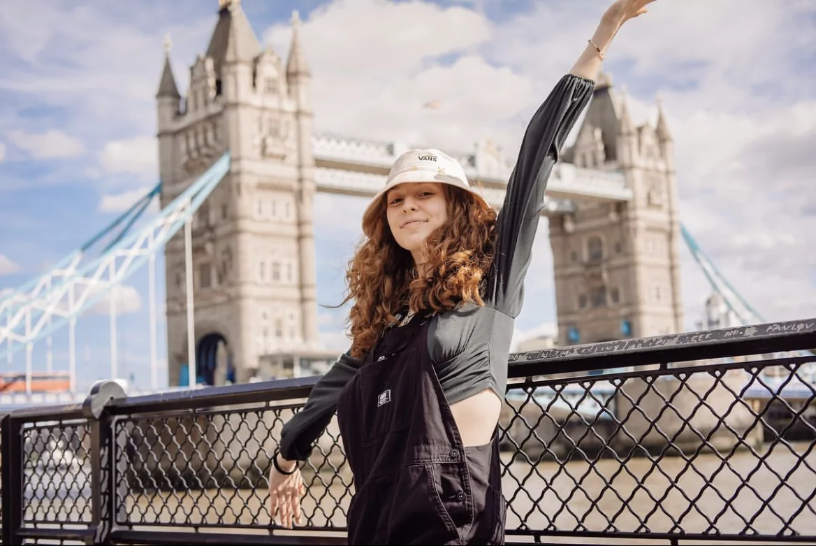 ENGLAND - LONDON - student Tower Bridge - Concordia University Ann Arbor - Jocelyn Kohls Jan Term in London